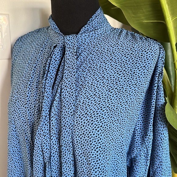 Zara Blue 3/4 length sleeve blouse with mock neck tie up XL - Picture 2 of 6